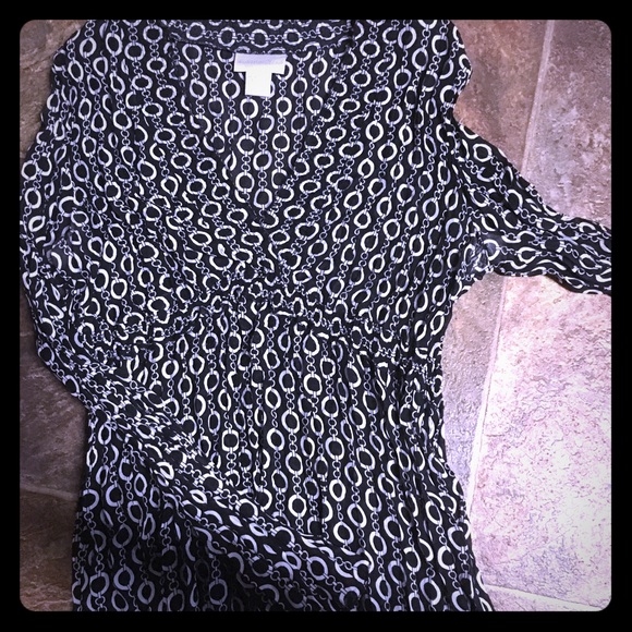 V neck - Picture 1 of 3